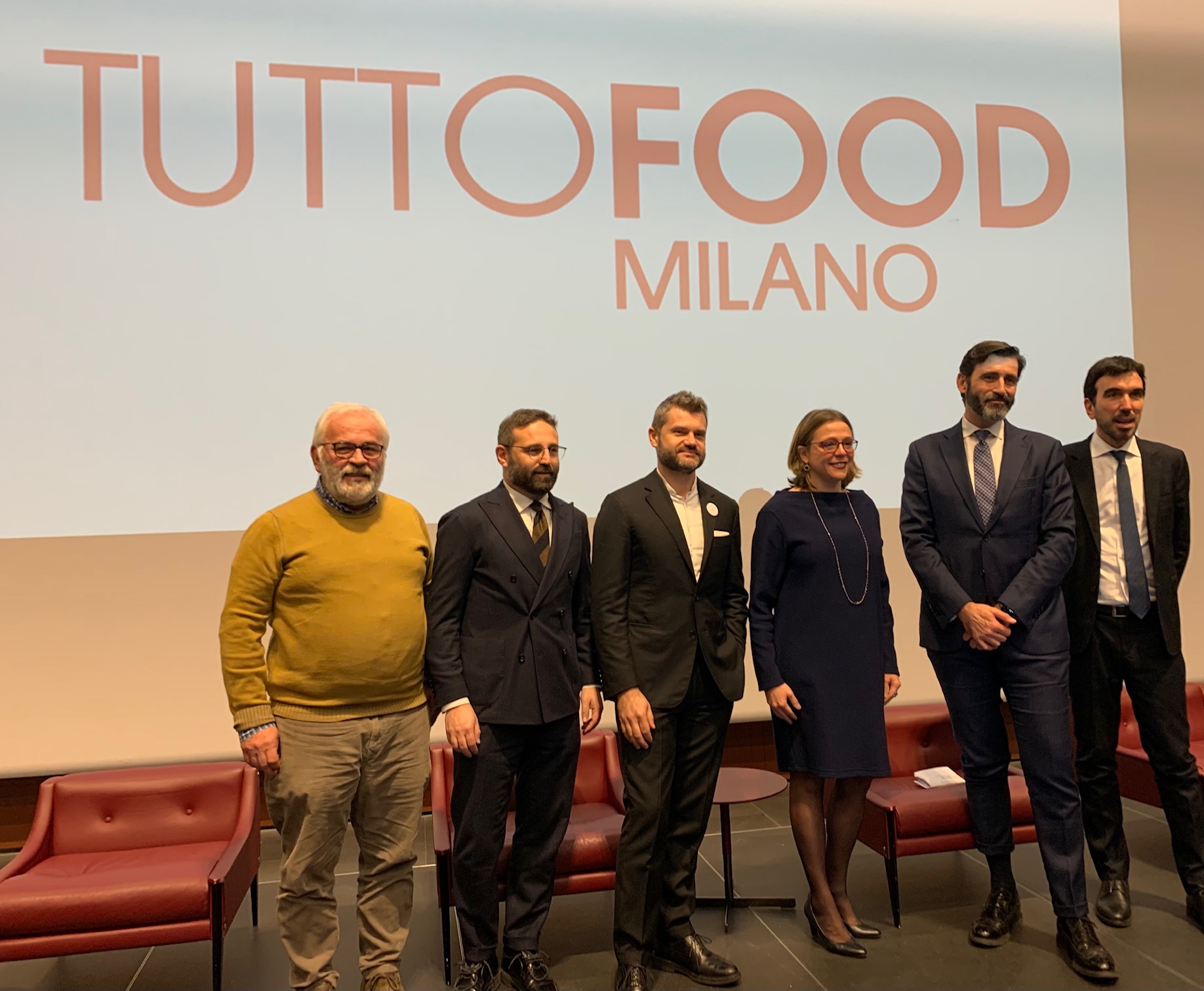 4 Foto di gruppo finale dei relatori da sin. Marco Lucchini, Giuseppe De Bellis, Enrico Bartolini, Anna Scavuzzo, Luca Palermo e Maurizio Martina.jpg